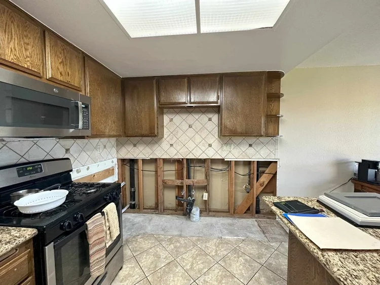 Transitional Kitchen Santa Clarita — photo 7