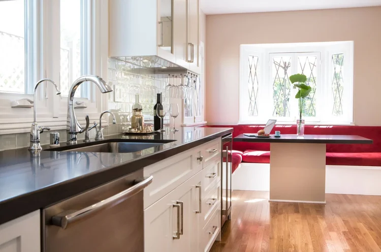 Traditional Kitchen & Breakfast Nook - Miracle Mile