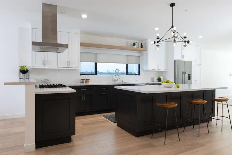 Stunning Transitional Kitchen Design — photo 4