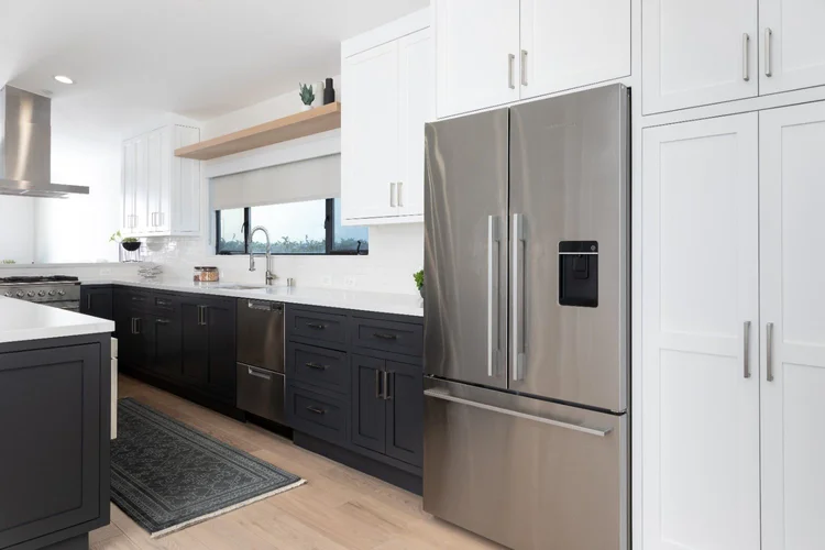 Stunning Transitional Kitchen Design — photo 3