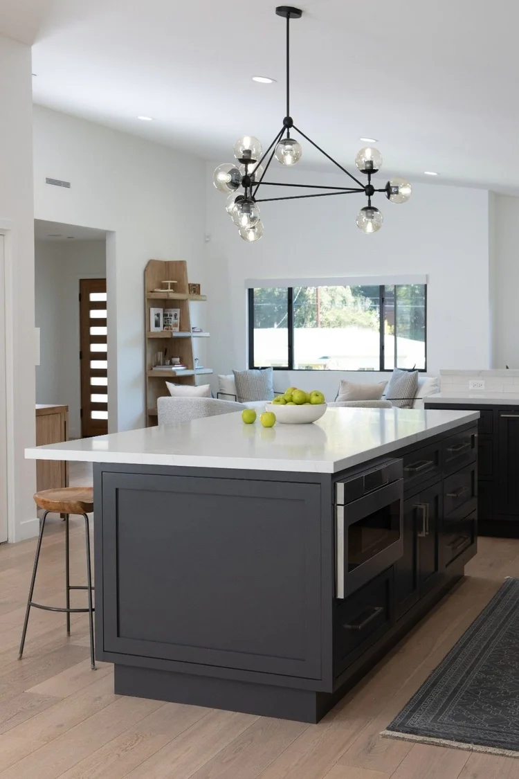 Stunning Transitional Kitchen Design — photo 2